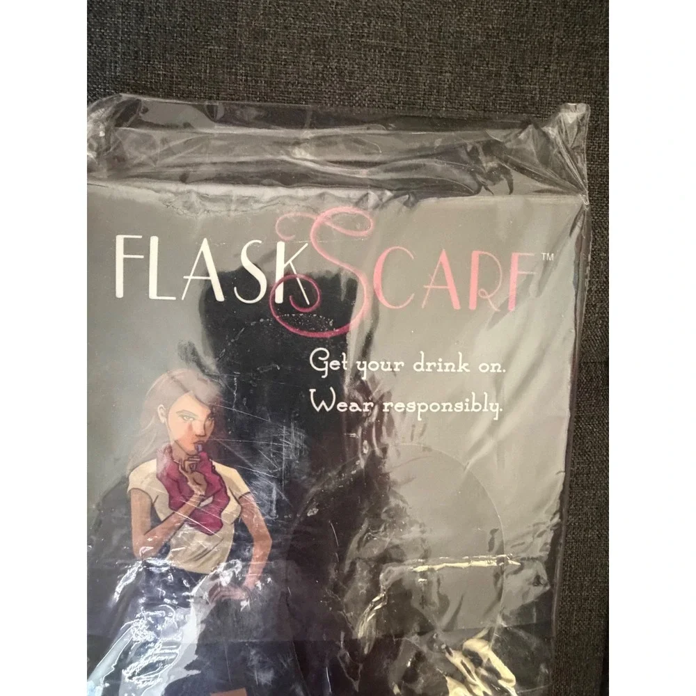 Baxbo FlaskScarf Hidden Flask Infinity Scarf Womens OS Black NIB 8oz Bladder